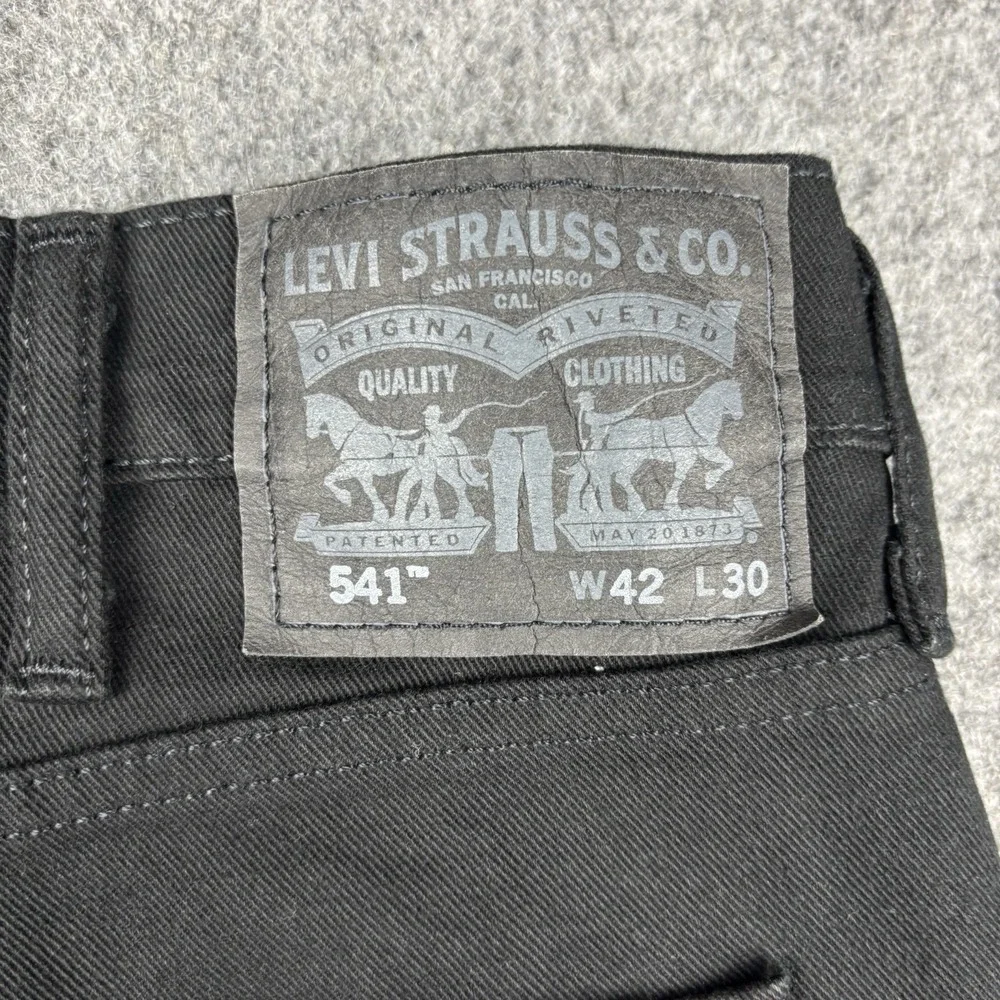 Levi's 541 Jeans Mens 42x30 Athletic‎ Taper Black Straight Denim Classic Casual